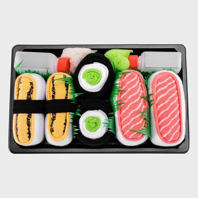 Caja de calcetines de sushi con calcetín arcoíris
