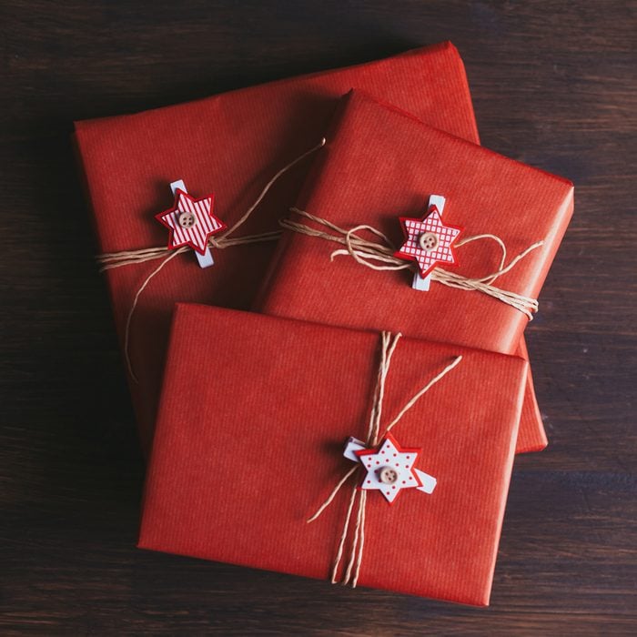 50 Christmas Wrapping Ideas Buttons And Stars