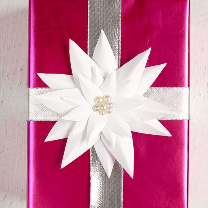 50 Christmas Wrapping Ideas Poinsettia Tutorial