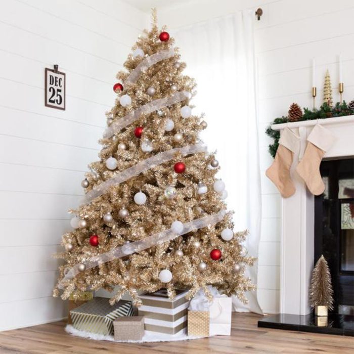 Christmas Tree Ideas 2022 68 Beautiful And Creative Options - How To Decorate Small Christmas Tree At Home Depot