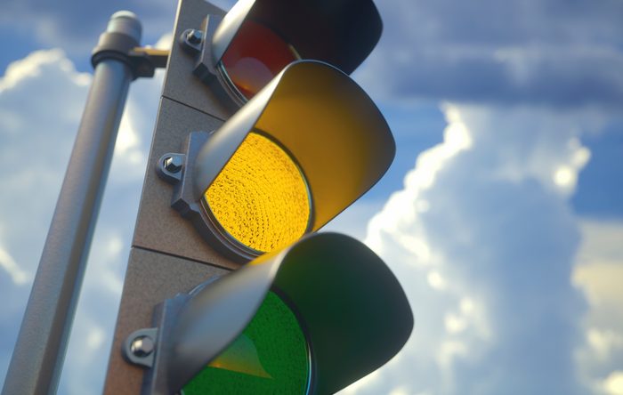 kırmızı sarı ve yeşil trafik ışığı