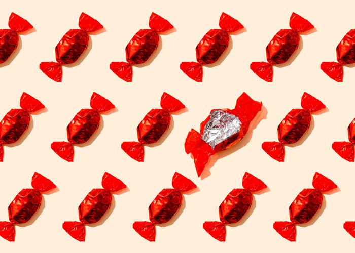 Pattern of rows of red wrapped candies with single empty wrapper