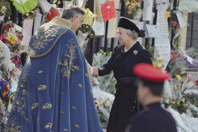 Queen Elizabeth II attends the funeral service for Diana, Princess of Wales (1961-1997) at Westminster Abbey, London, England, 6th September 1997. (Photo by Princess Diana Archive/Hulton Archive/Getty Images)