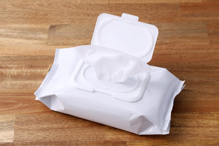 packaging wet tissue paper