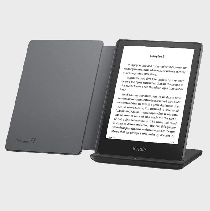 Kindle Paperwhite Signature Edition Essentials Bundle 