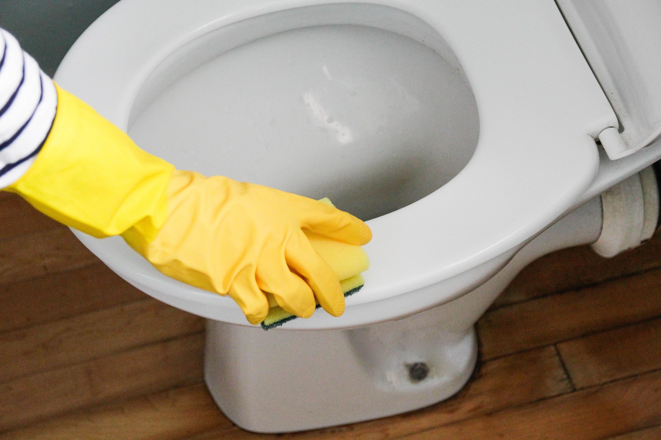 11 Things House Guests Notice—and 10 Things You Don't Need to Clean