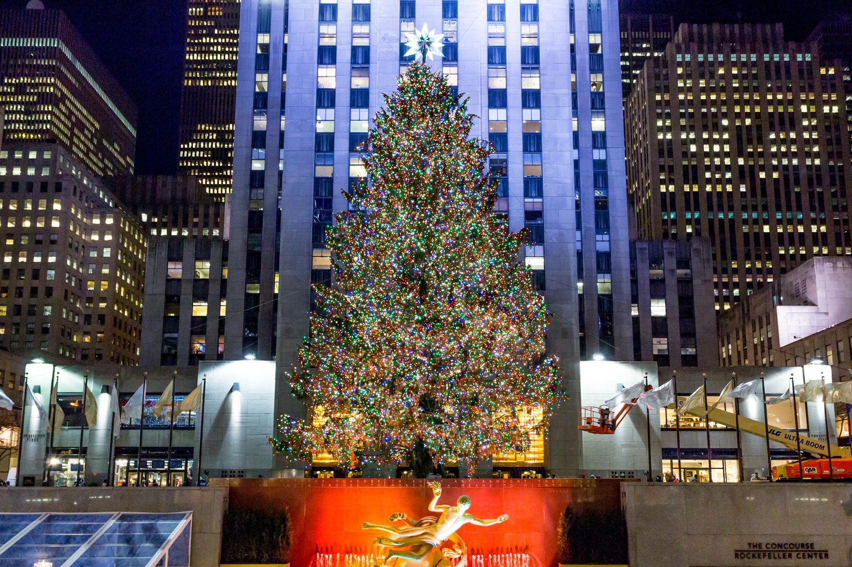 Rockefeller Center Tree Details About NYC's Iconic Christmas Decoration