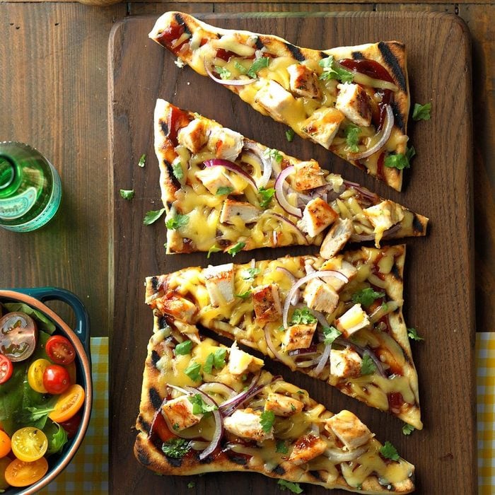 Barbecued Chicken Pizzas Exps Sdjj17 44709 C02 17 2b 12