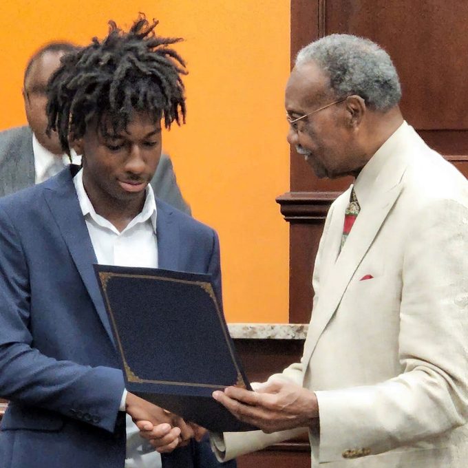 corion evans shakes hands with mayor billy knight
