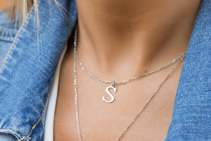 Custom Letter Necklace Gettyimages 1340114622