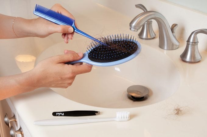 cleaning hair brush