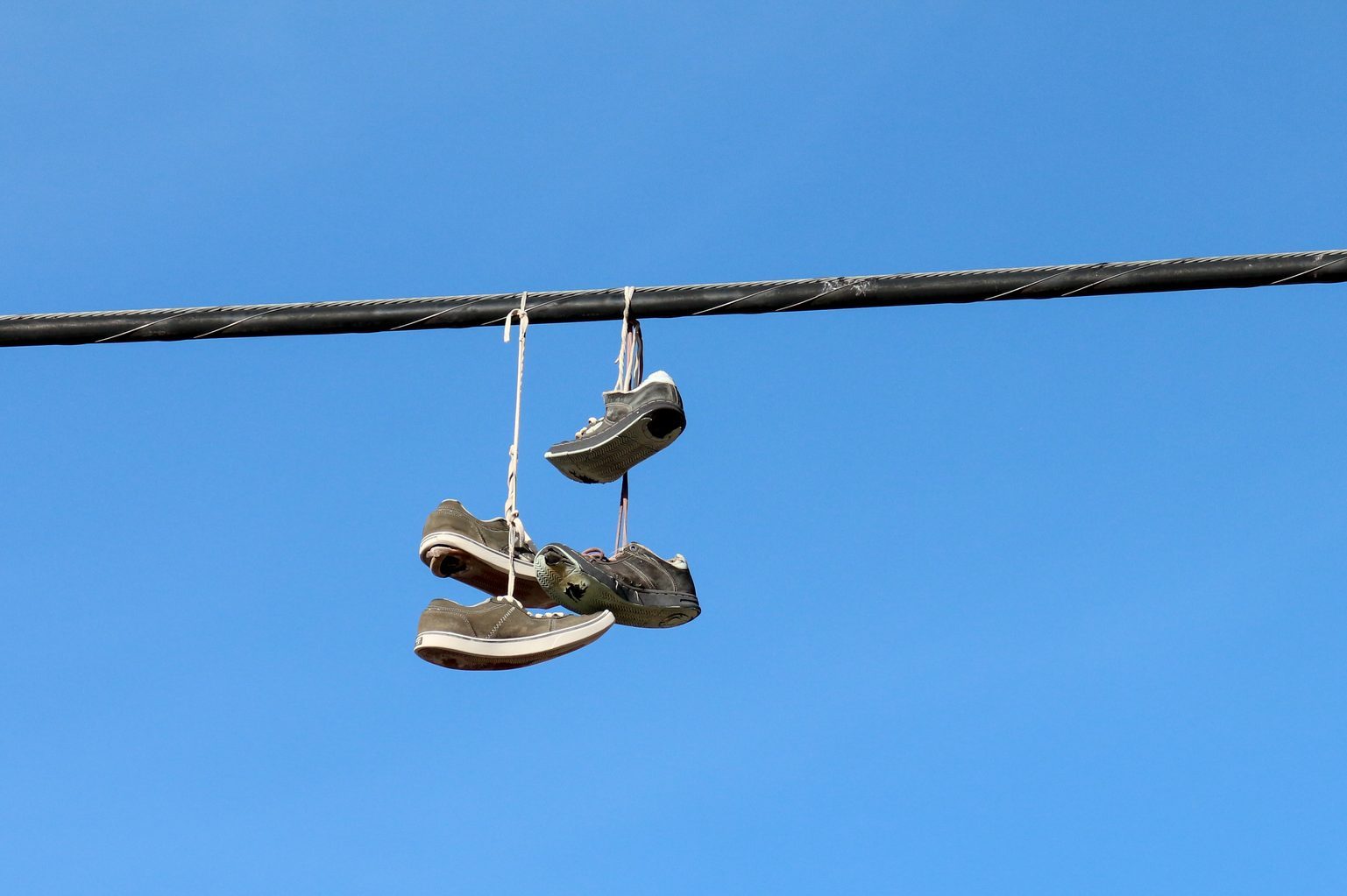 Total 44+ imagen shoes on power lines