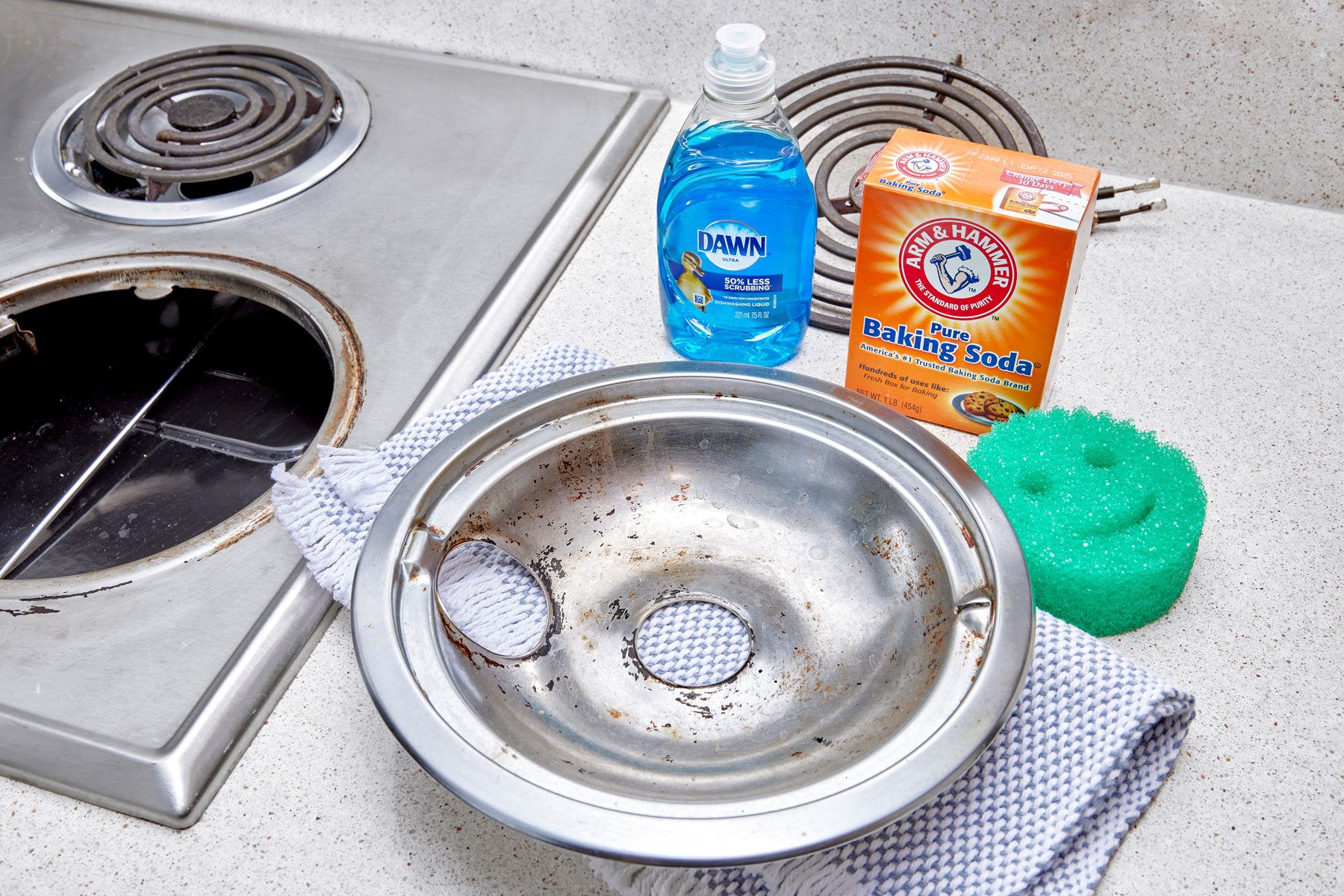 How to Clean an Electric Stovetop in 4 Easy Steps