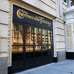 exterior of the Cheesecake Factory
