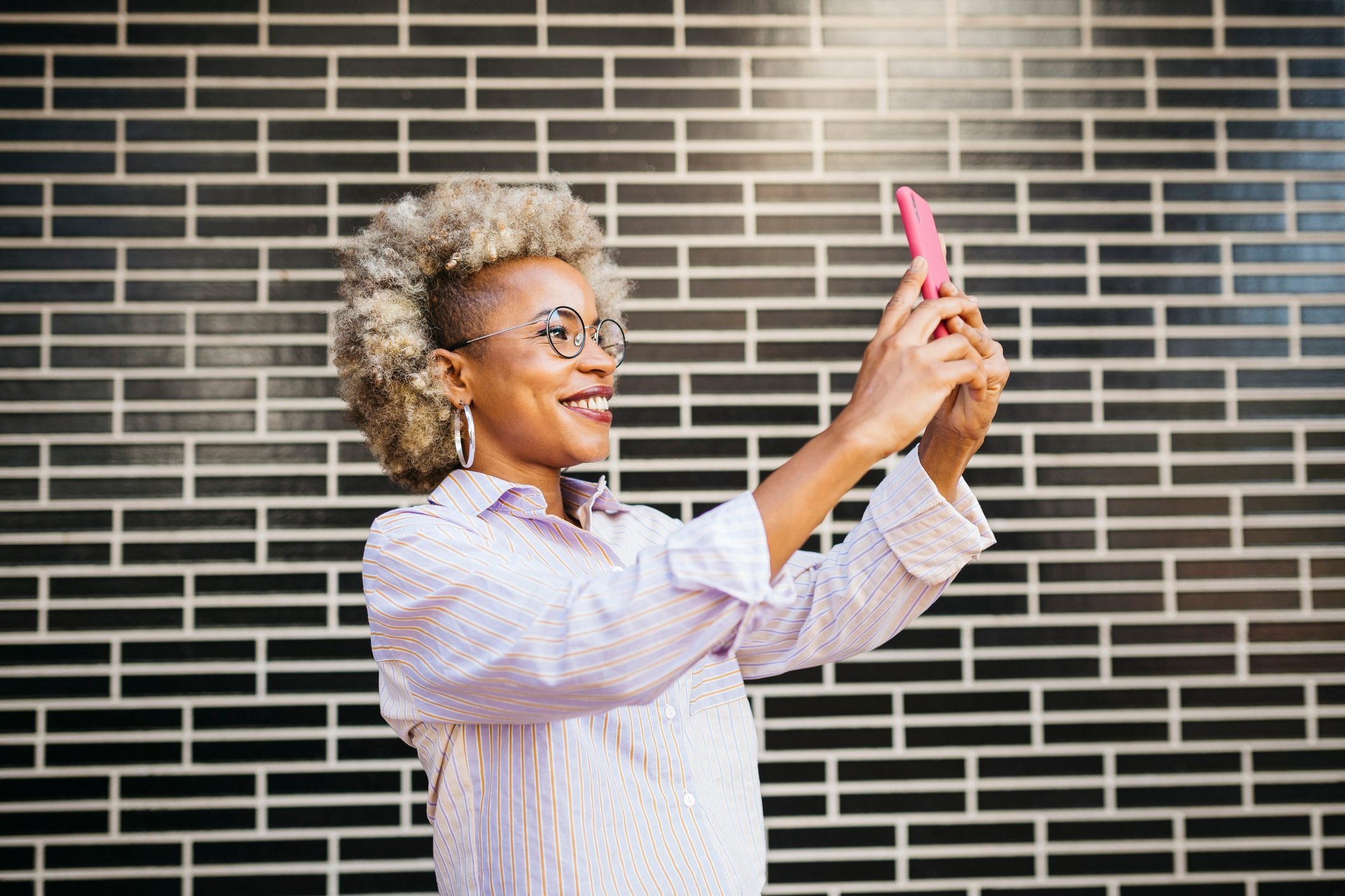 How to Take a Selfie: 19 Tips from the Pros for the Best Selfies Ever