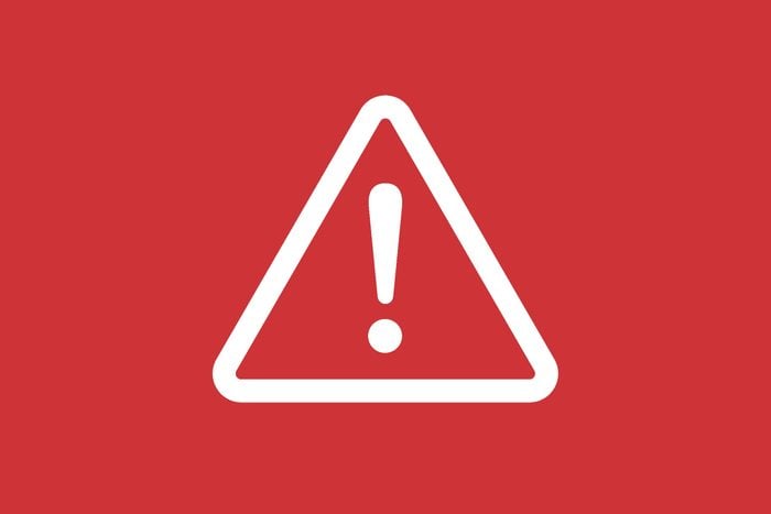 explanation mark in a triangle warning symbol on a red background