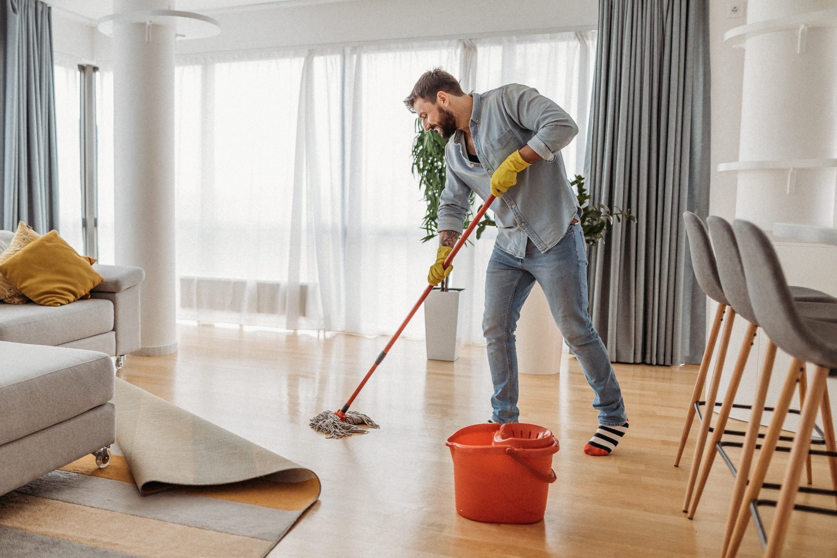 10 Things Your House Cleaner Can Tell About You Every Week