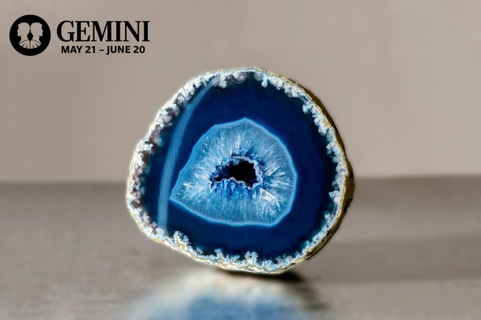 Agate with the Gemini symbol and dates in the upper left corner