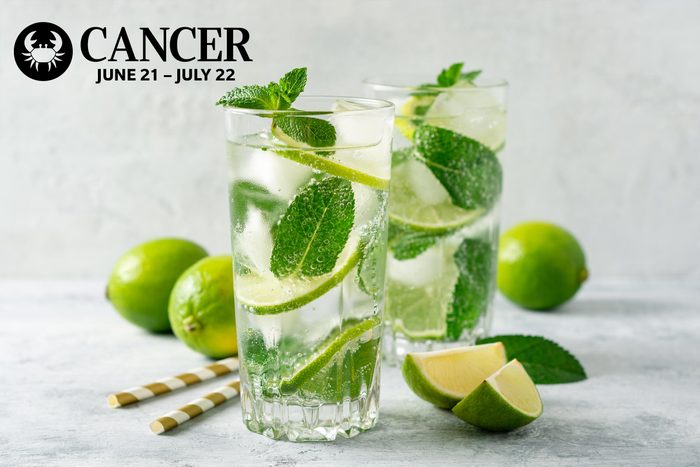 Rd Zodiac Cocktail Cancer Mojito Gettyimages 1164929603