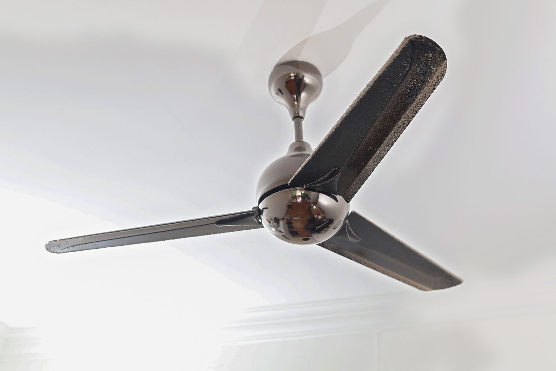 dirty ceiling fan blades