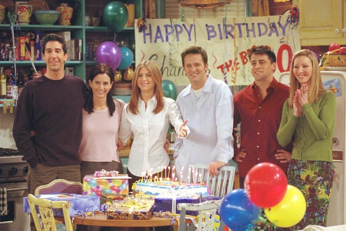 Cast members of NBC's comedy series "Friends." Pictured (l to r): David Schwimmer as Ross Geller, Courteney Cox as Monica Geller, Jennifer Aniston as Rachel Cook, Matthew Perry as Chandler Bing, Matt LeBlanc as Joey Tribbiani and Lisa Kudrow as Phoebe Buffay. Episode: "The One Where They All Turn Thirty"