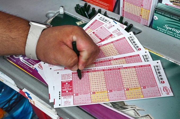 hand filling out powerball ticket