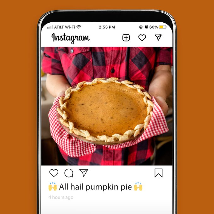 hands holding a pie with a caption that says, "🙌 All hail pumpkin pie 🙌"