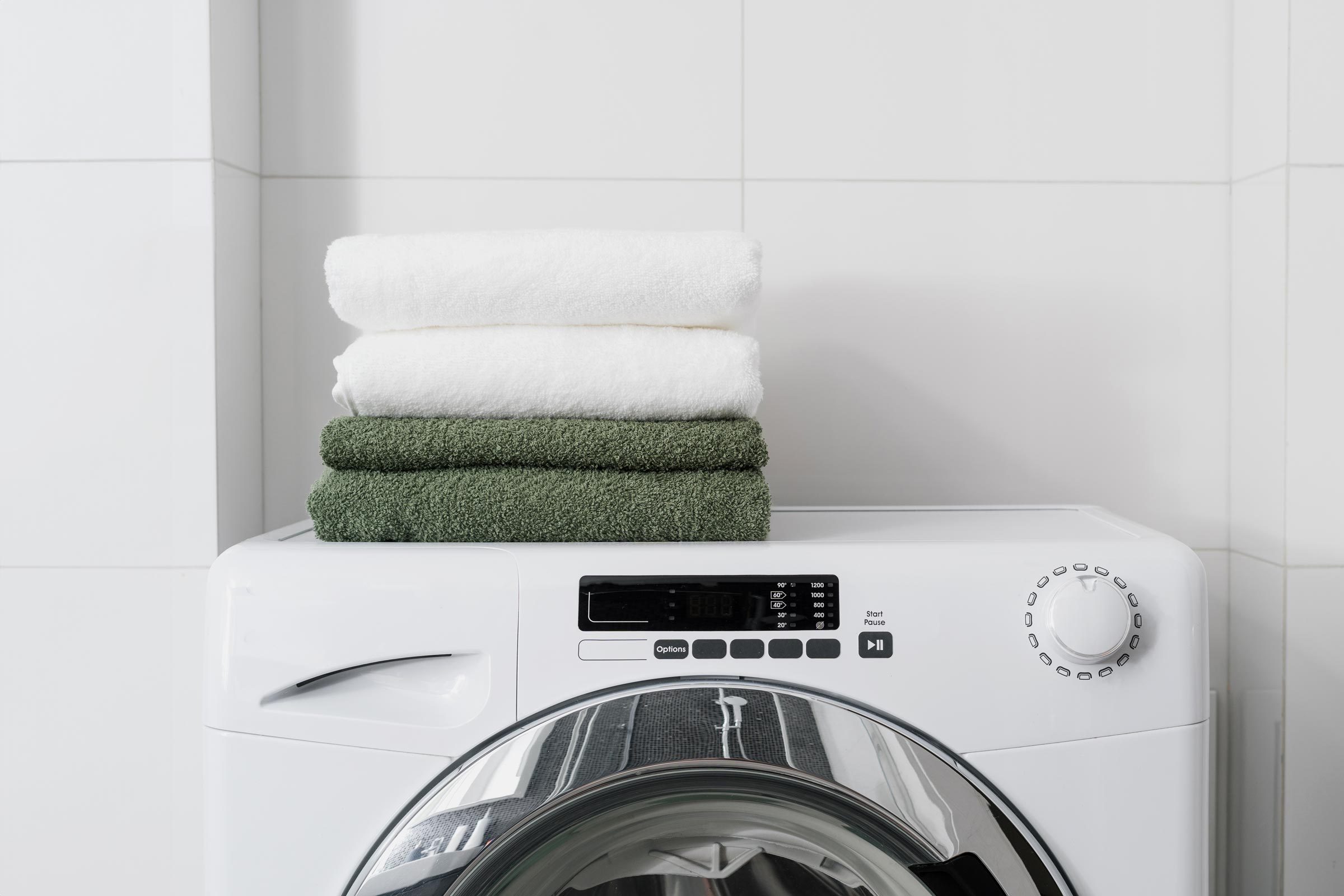 How to Wash and Dry Bath Towels