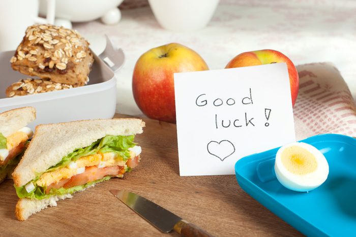 packed lunch with a good luck note
