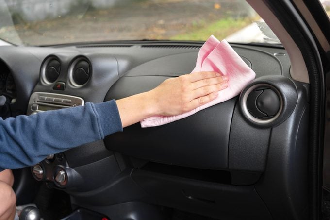 cleaning dashin car with pink dry microfiber cloth