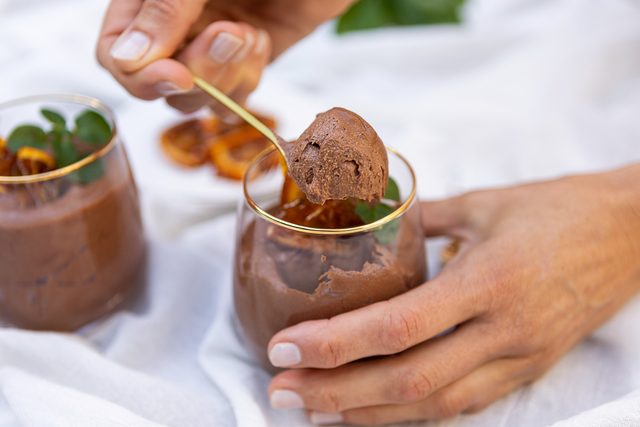 Chocolate mousse with caramelized oranges