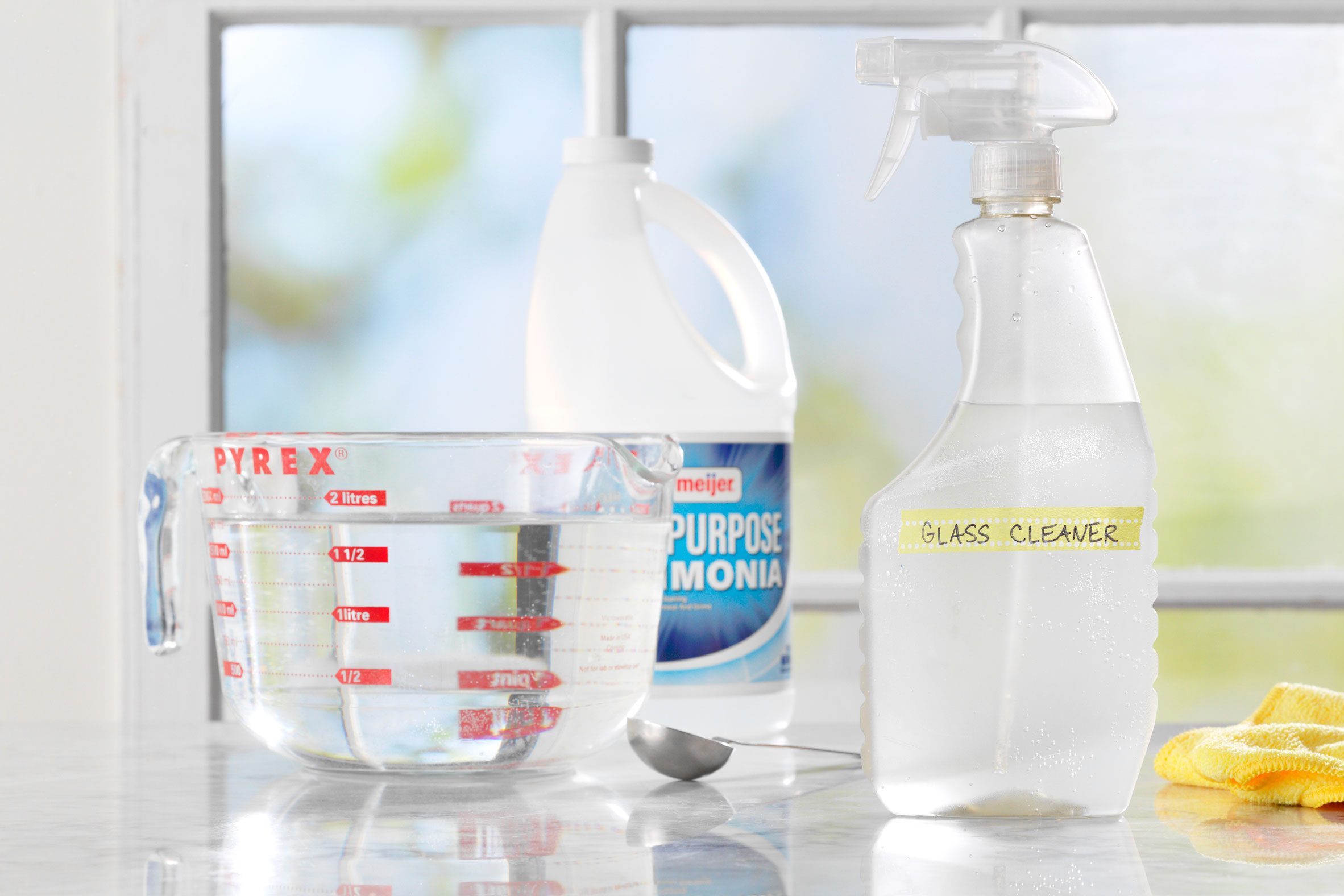 making homemade glass cleaner with ammonia