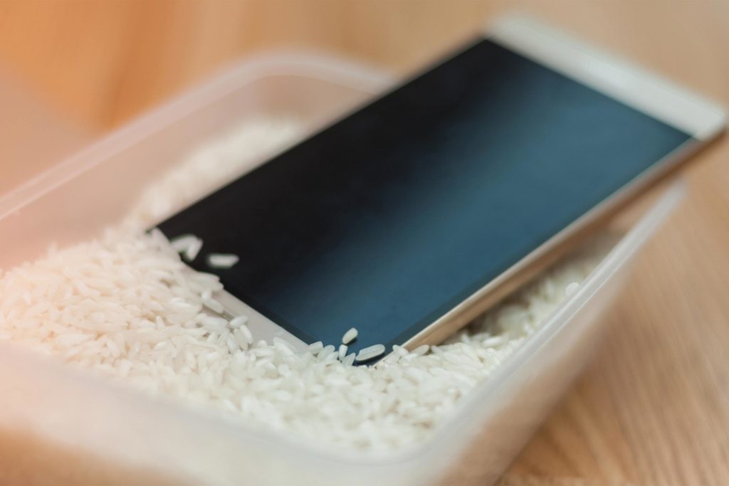 Wet Cell Phone: How to Save a Wet Cell Phone | Reader's Digest